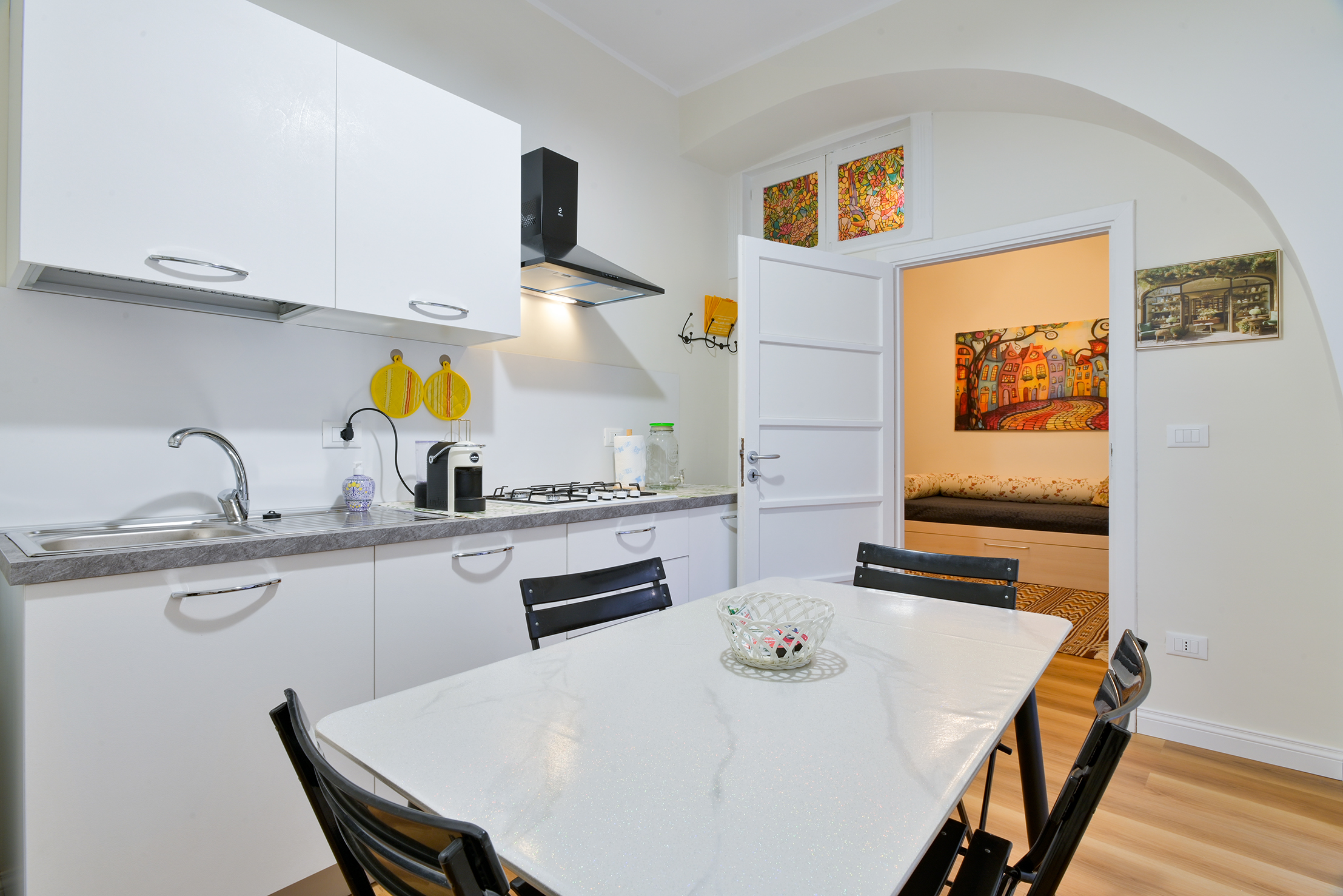 La Donzella - White Apartment